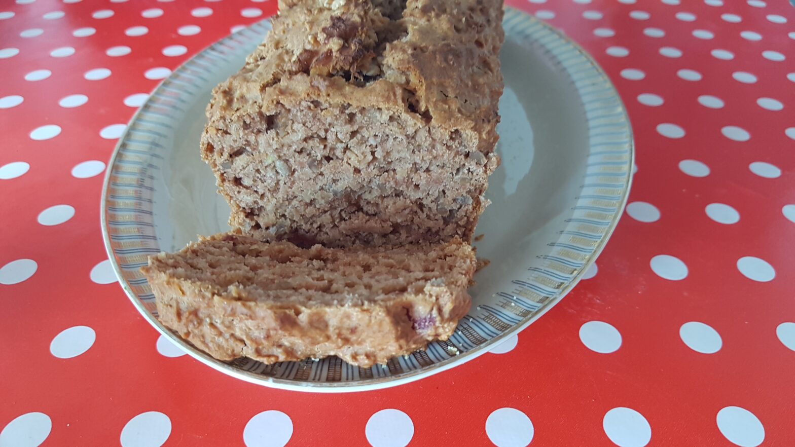 tasty Vegan no sugar bananabread without bananas