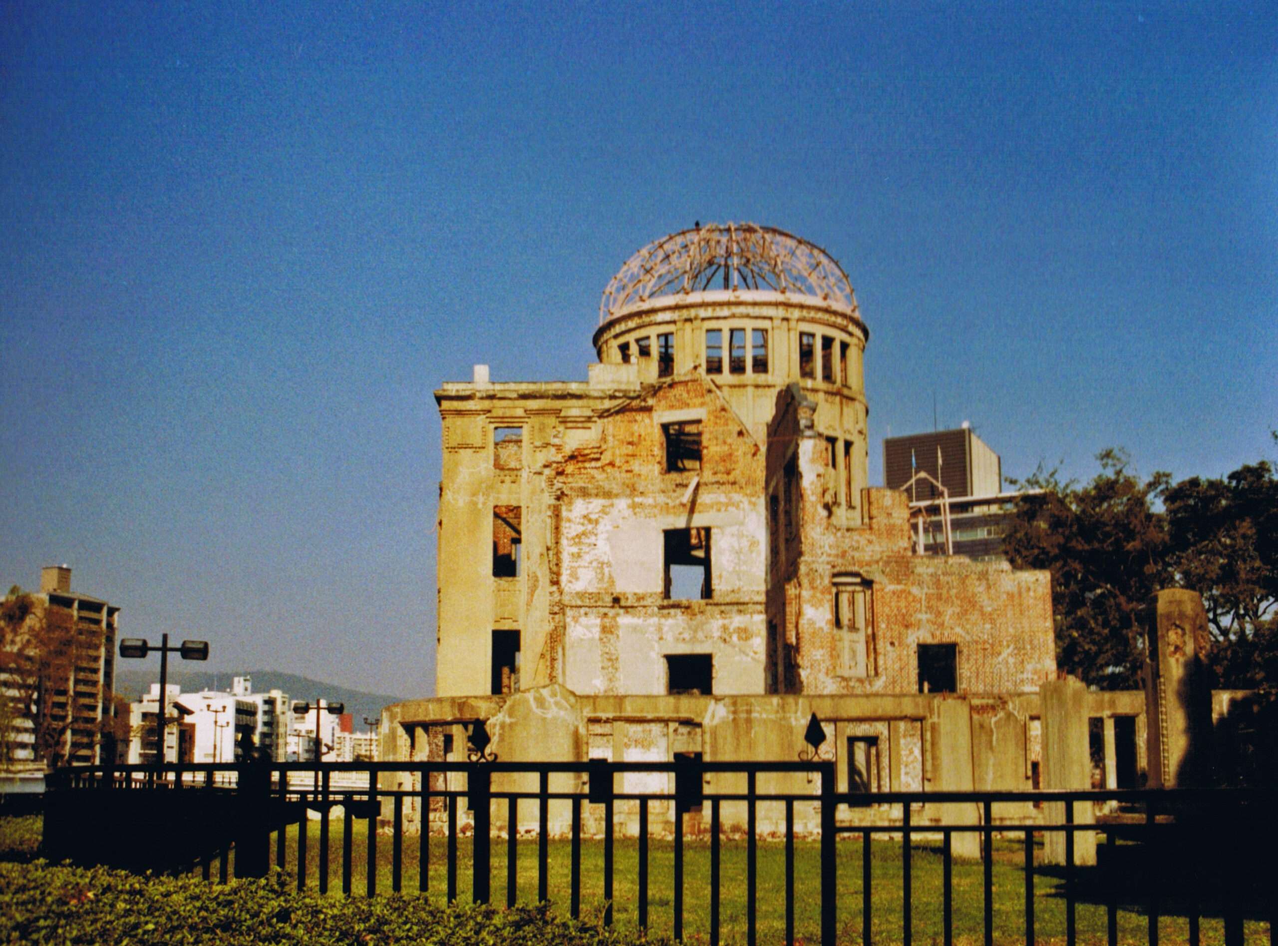 Hiroshima Genbaku dome by Tine Steiss 2004