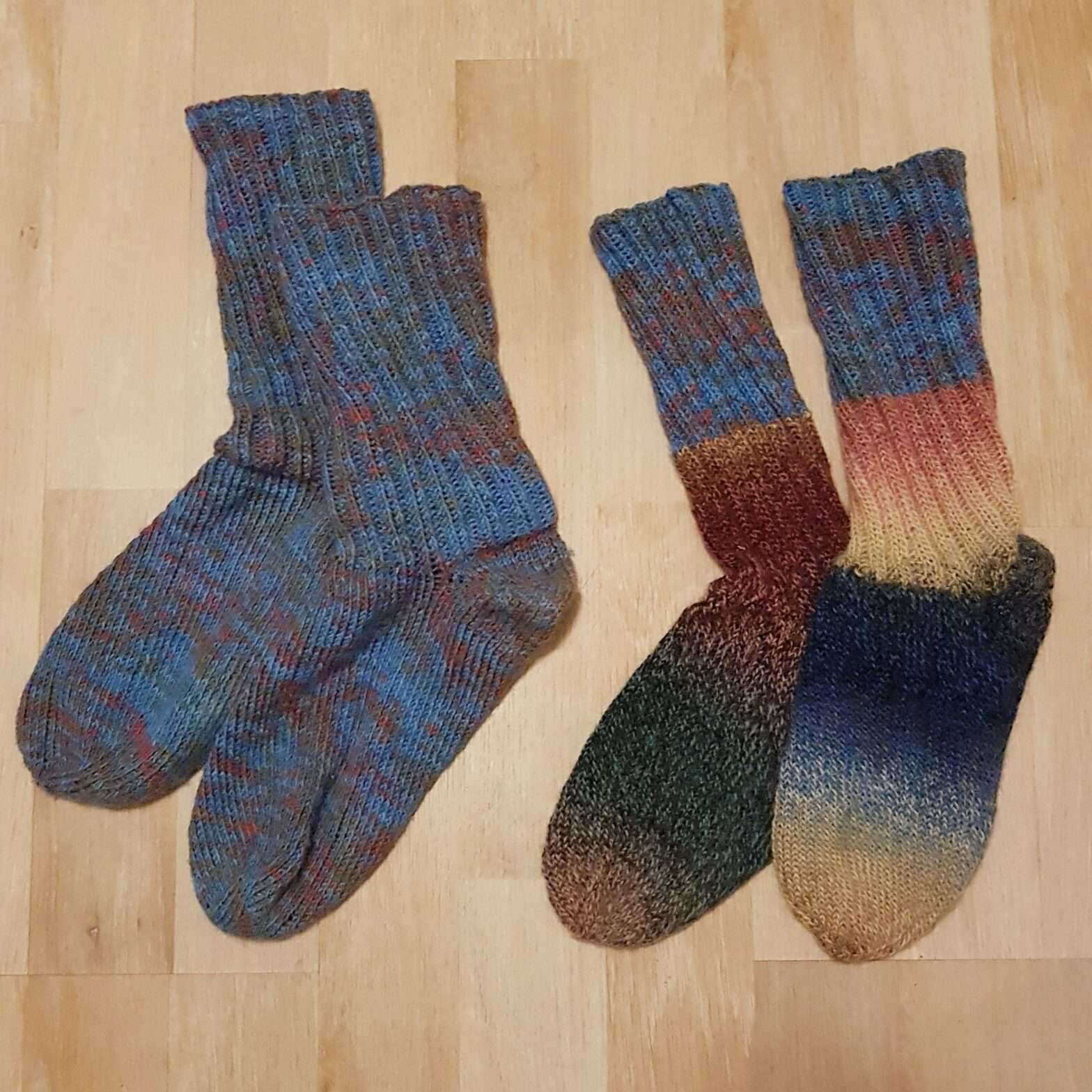 Selbstgestrickte Wollsocken mit Anleitung und Tipps und persönlichem Schnickschnack