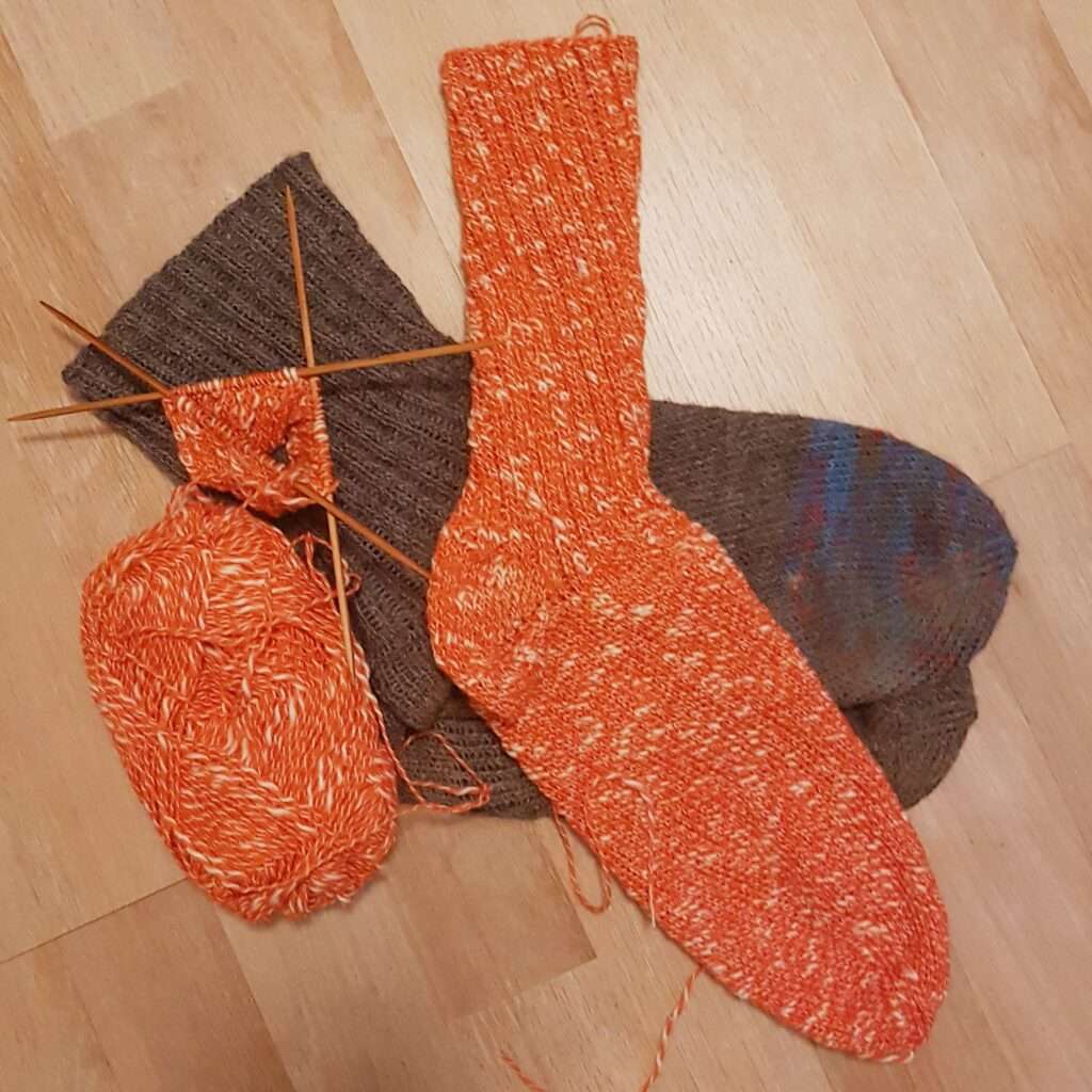 Selbstgestrickte Wollsocken mit Anleitung und Tipps und persönlichem Schnickschnack