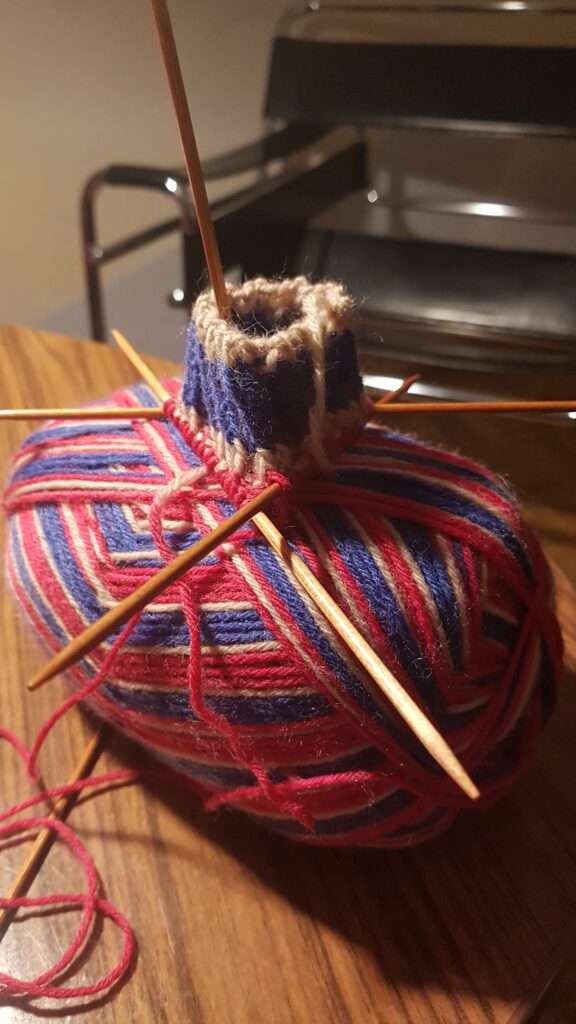 Selbstgestrickte Wollsocken mit Anleitung und Tipps und persönlichem Schnickschnack