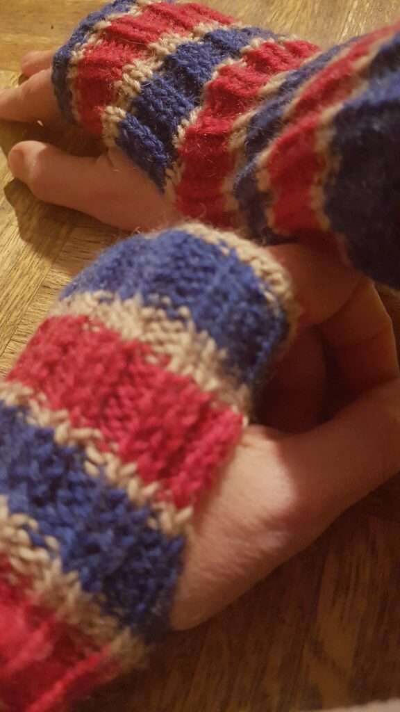 selbstgestrickte Handstulpen / Bündchen