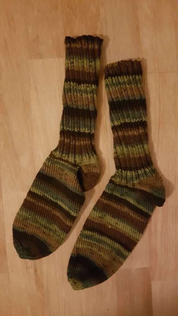 Selbstgestrickte Socken - Gestrickt für Größe 42 - stellte sich aber raus, dass 39 besser passt