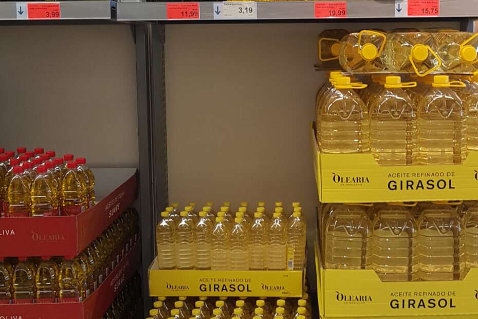Sunflower and olive oil in the shelves of an Aldi in Spain