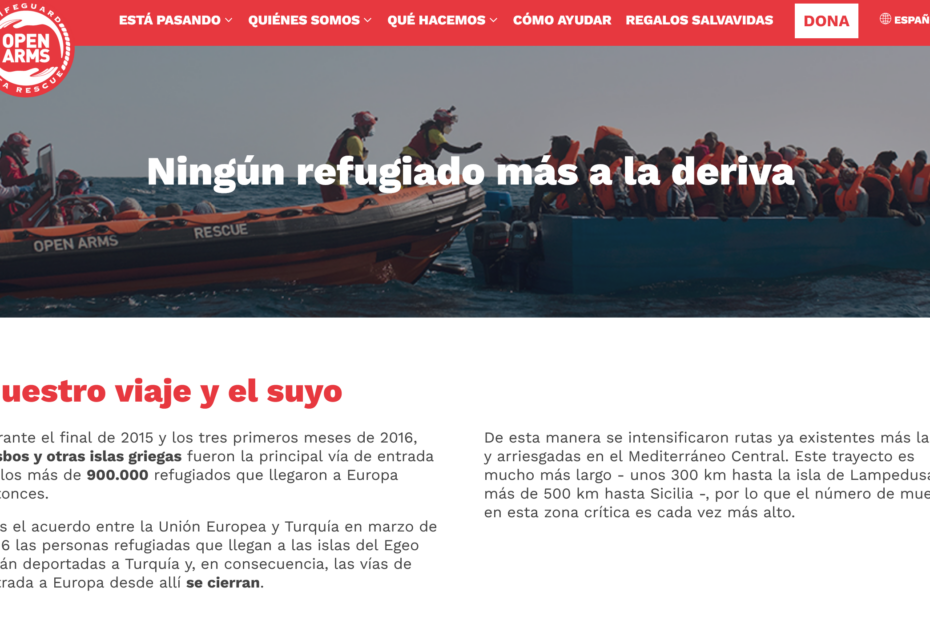 Screenshot from the open arms page. In the photo you see two boats of the same size. the one on the left from open arms with only three people in it. The one on the left is packed with people wearing lifevests. The text reads: Ningún refugiado más a la deriva. Underneath there's more text in Spanish.