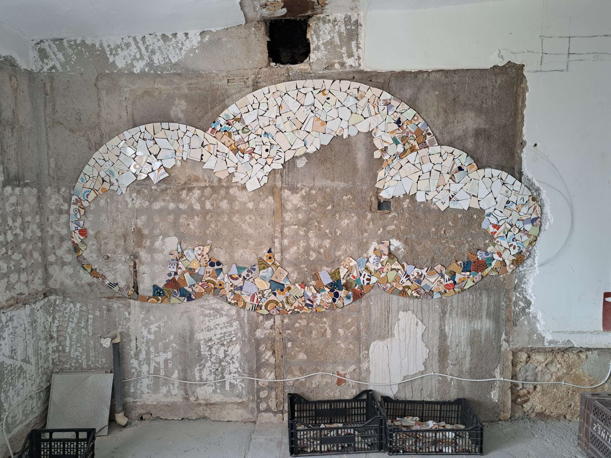 View of the wall with the outline of the mosaic in a cloud shape already done